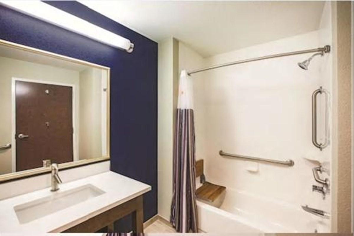 La Quinta By Wyndham Omaha Airport Downtown Hotel Carter Lake Bagian luar foto