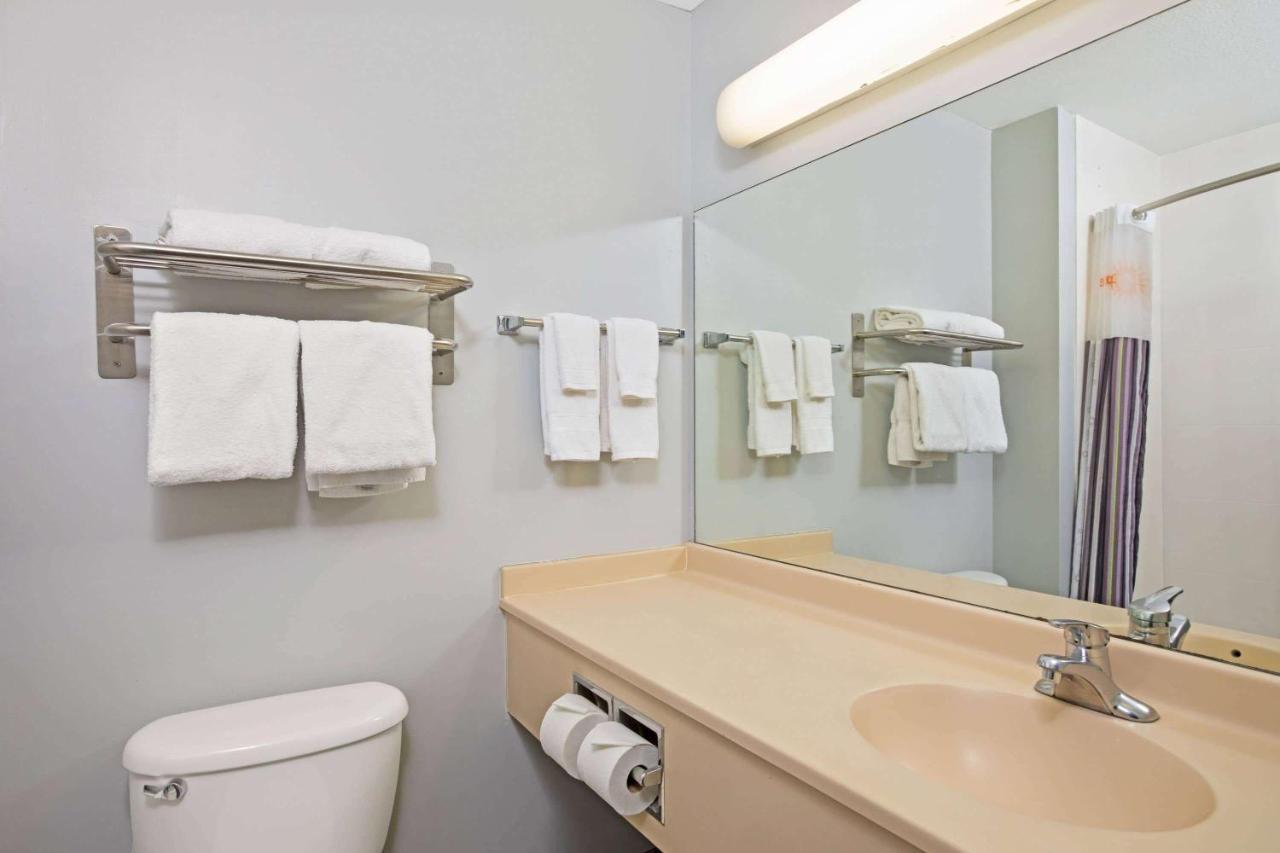 La Quinta By Wyndham Omaha Airport Downtown Hotel Carter Lake Bagian luar foto