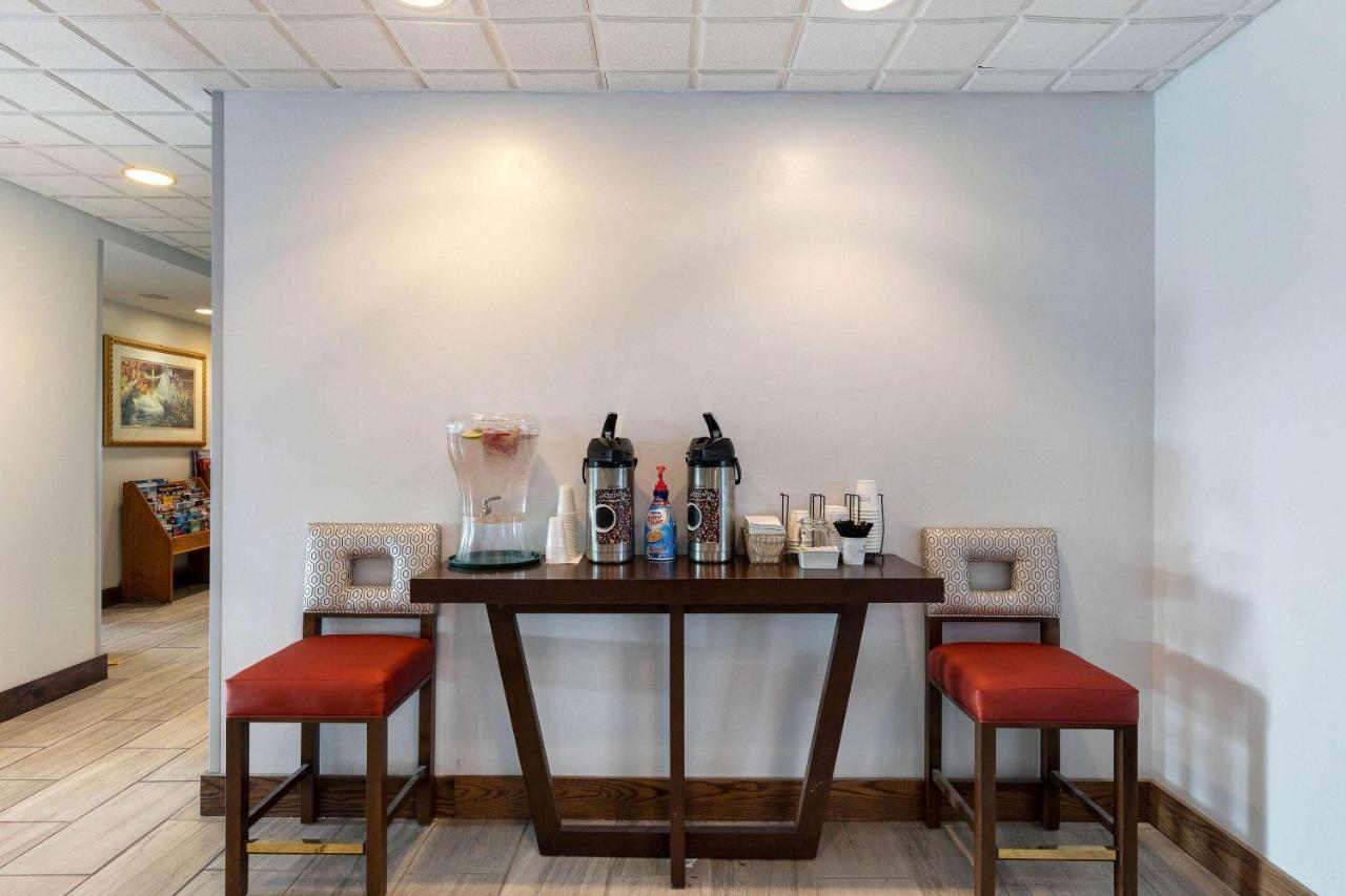 La Quinta By Wyndham Omaha Airport Downtown Hotel Carter Lake Bagian luar foto