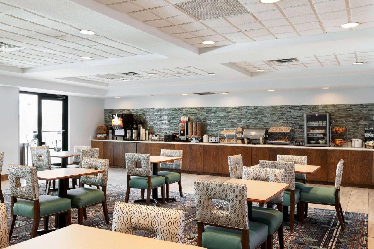 La Quinta By Wyndham Omaha Airport Downtown Hotel Carter Lake Bagian luar foto
