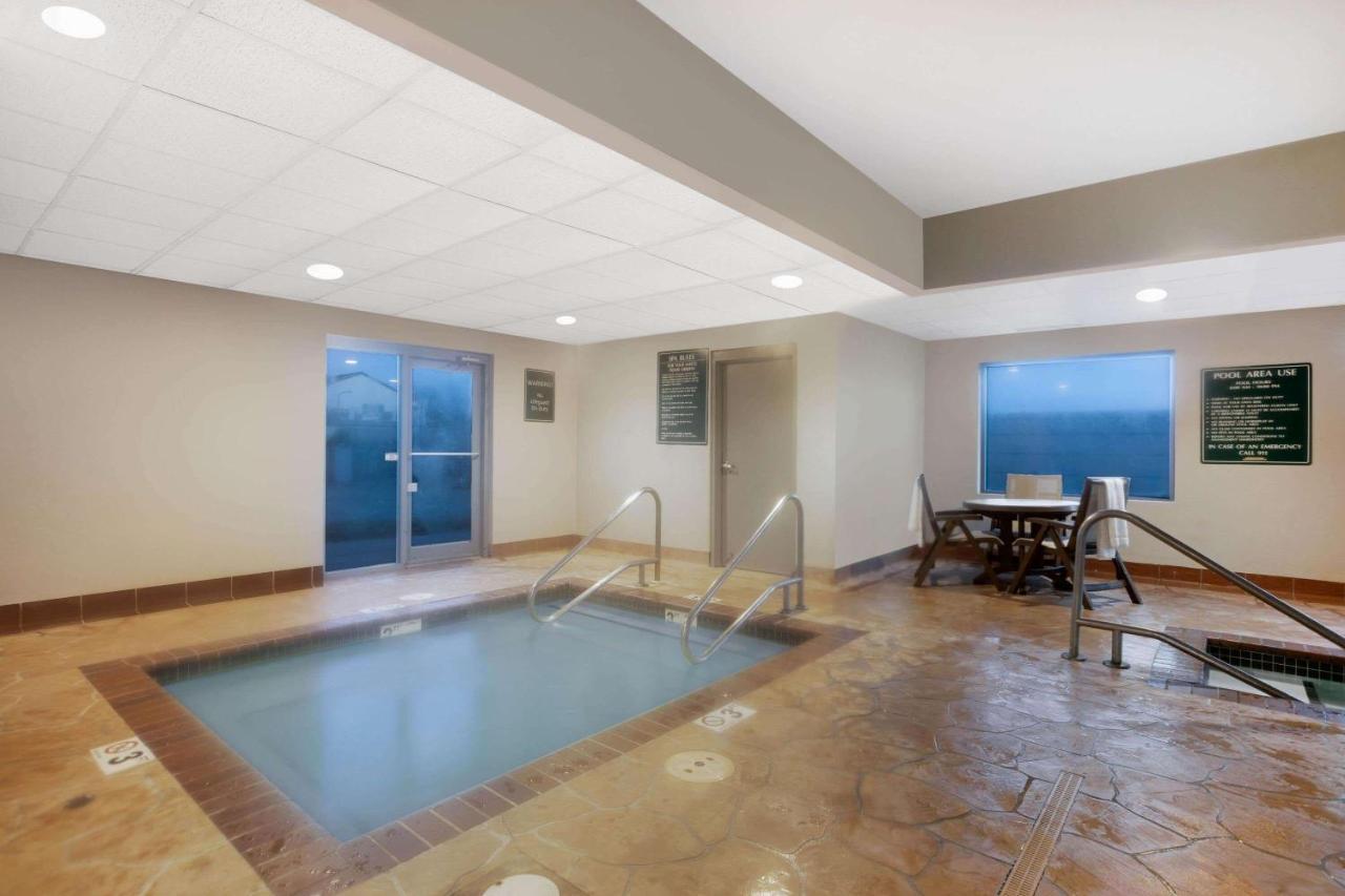 La Quinta By Wyndham Omaha Airport Downtown Hotel Carter Lake Bagian luar foto