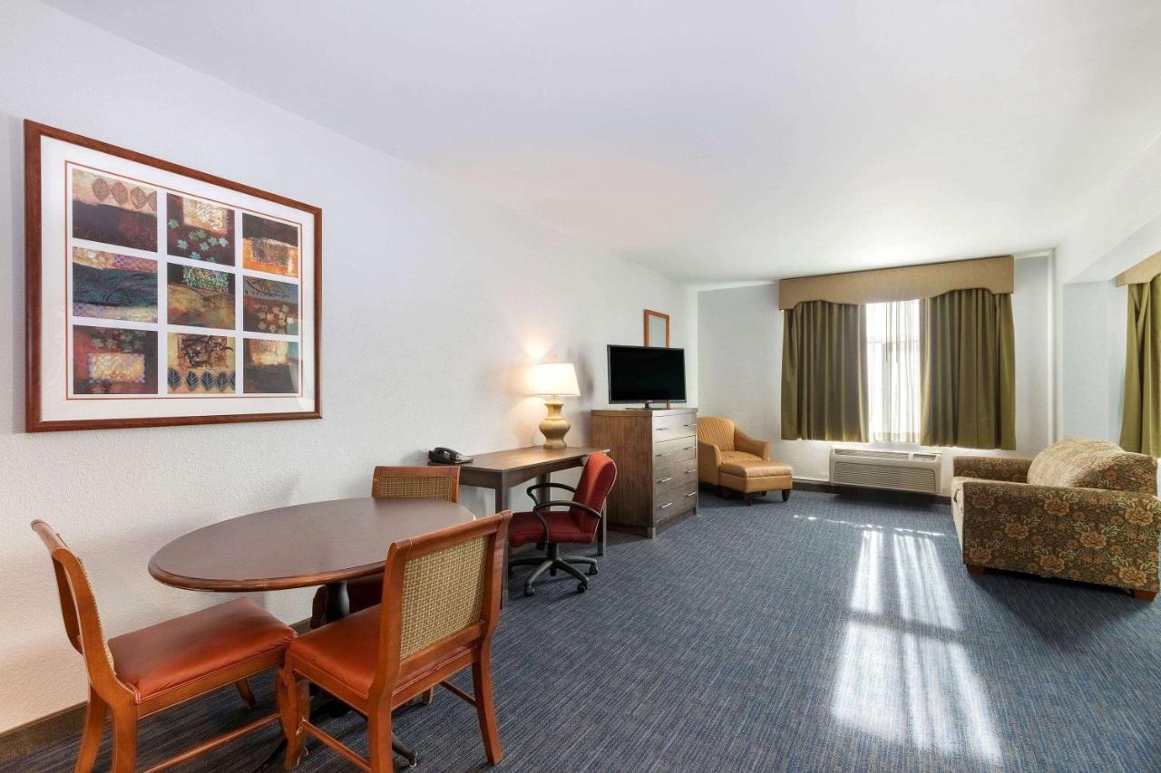 La Quinta By Wyndham Omaha Airport Downtown Hotel Carter Lake Bagian luar foto